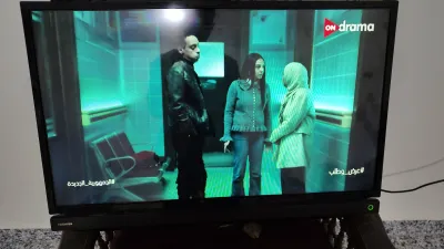 شاشه ٣٢ بوصه توشيبا