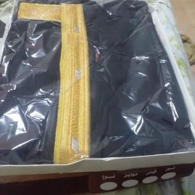 عباية سوداء مطرزة تطريز ذهبي مقاس L