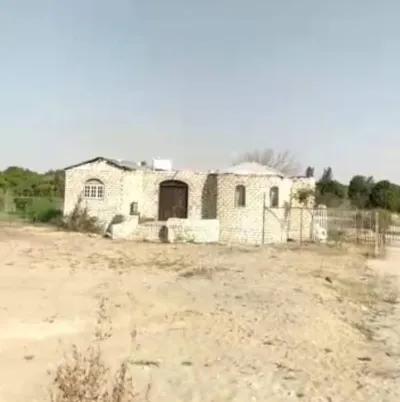 ارض زراعية وبيت سكني ومزرعة