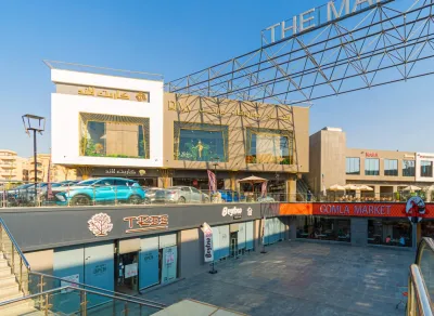محل استلام فوري للبيع -مول the market -التجمع الخامس