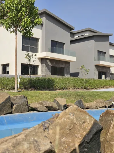 Townhouse for sale in Creek Town