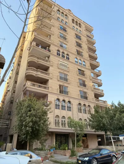 شقه بشارع الشيخ محمد النآدي للبيع