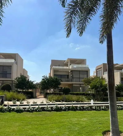 Villa for sale in Fifth Square