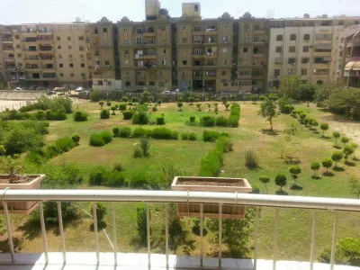 شقه للبيع بالمقطم الهضبه العليا ، عمارات الكهرباء ،شارع الصف