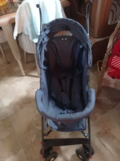 عربة اطفال بحالة جيده للبيع