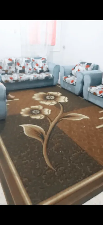 سجادة مقاس كبير بحالة جيدة 