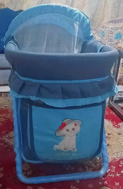 سرير اطفال 