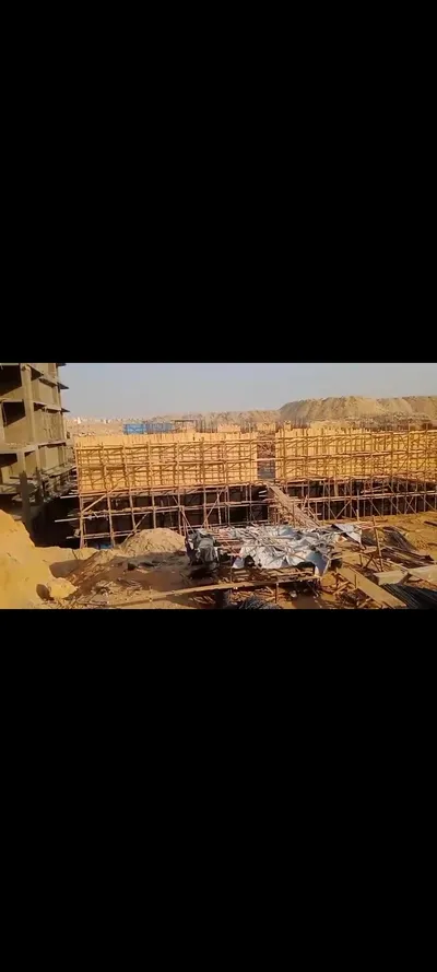 مكتب ٤٣ متر علي محور بن زايد الشمالي باصص علي الابراج السياحيه مميز جد