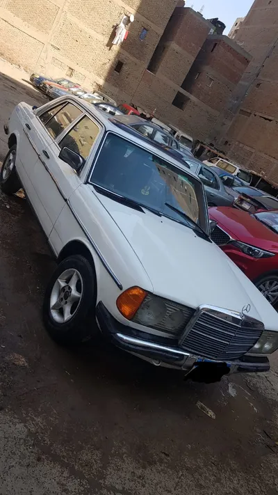 مرسيدس بنز أخرى 1979