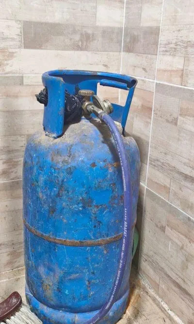 ٣ انبوبة غاز