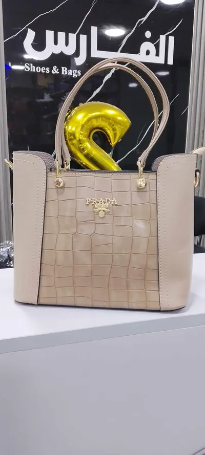 شنطة PRADA للنساء جلد ناعم كوركوديل