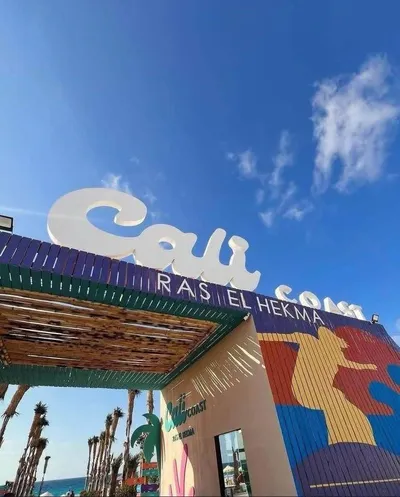 شاليه للبيع بسعر اللونش متشطب بالتكيفات ف راس الحكمة بجوار ماونتن فيو 