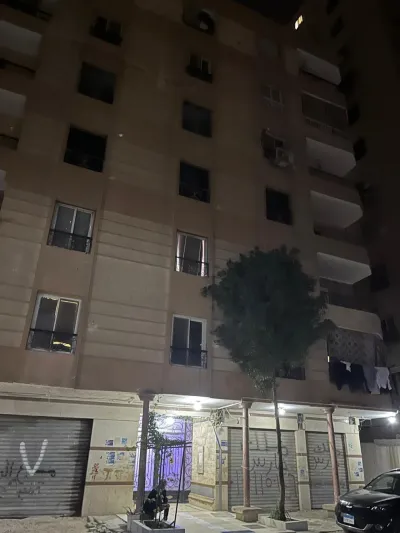 Apartment for sale in Gesr Al Suez