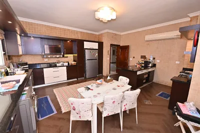 Villa for sale in South of Academy