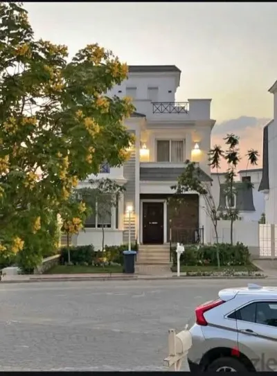 فيلا لقطه للبيع متشطبه بالكامل بجانب نيو جيزه ومول مصر