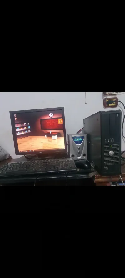 كمبيوتر Dell وشاشه 16 بوصه