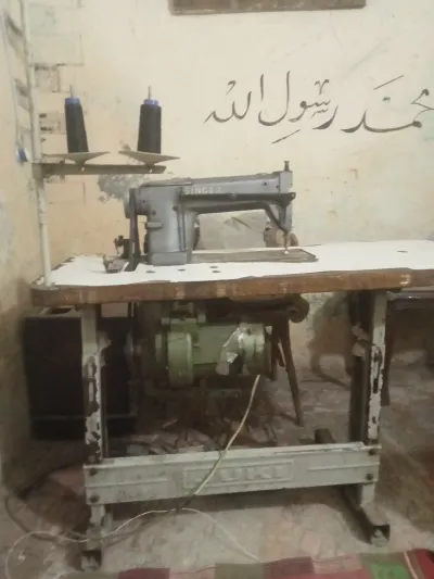 للبيع ٢مكنة خياطة بسعر مناسب