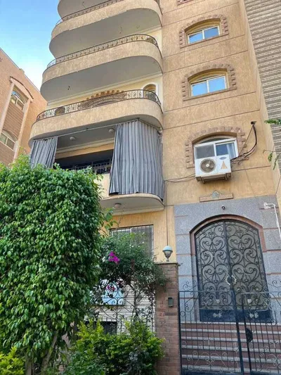 عمارة 5 ادوار للبيع او للإستثمار 6 اكتوبر بالحي الخامس