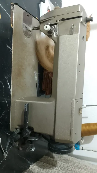 ماكينة خياطة