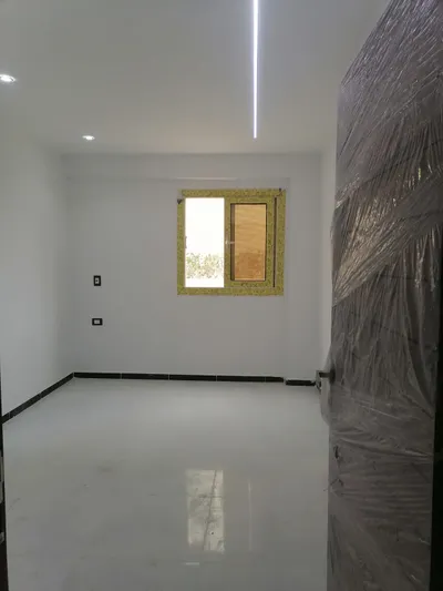 شالية مميز بالصف الأول بحر الساحل الشمالي