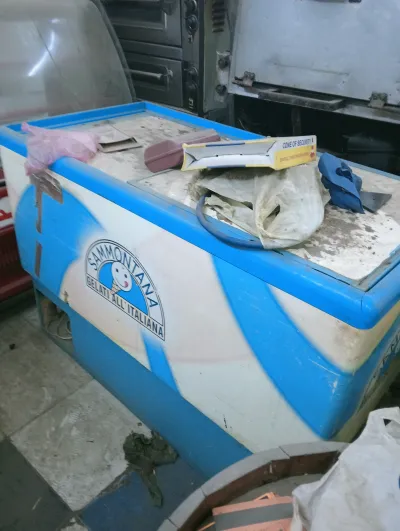 فرن غاز وفرن كهرباء وفريزر 