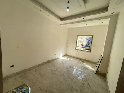 للبيع بمحرم بك مطلات بالكامل علي الترام