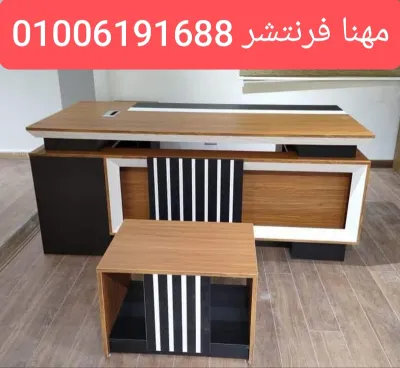 مكتب موظف إدارى اجود الأخشاب ومزود بشانون أدراج ثابت
