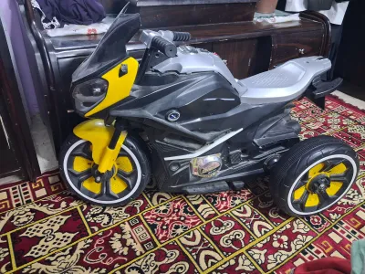 شغال بيقوم لطاريه واكن مش ببتحرك من الدواسه مش عارف عيب بطار