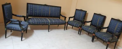 صالون للبيع