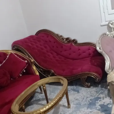 طقم كنب احمر مع شازلونج