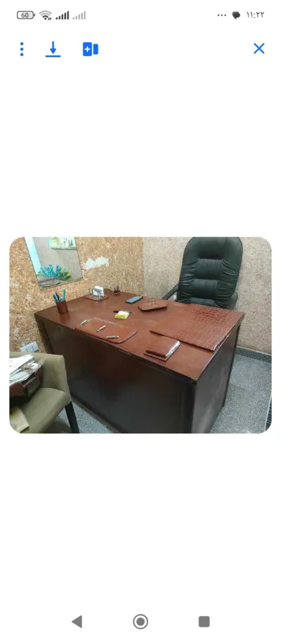 مكتب خشب بحاله جيده 
