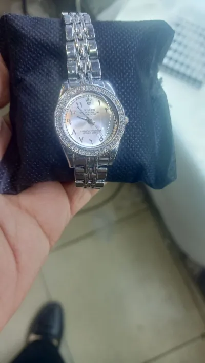 ساعة حريمي رقيقه جدا وشيك 🙈