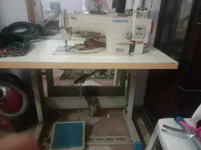 ماكينة خياطة 
