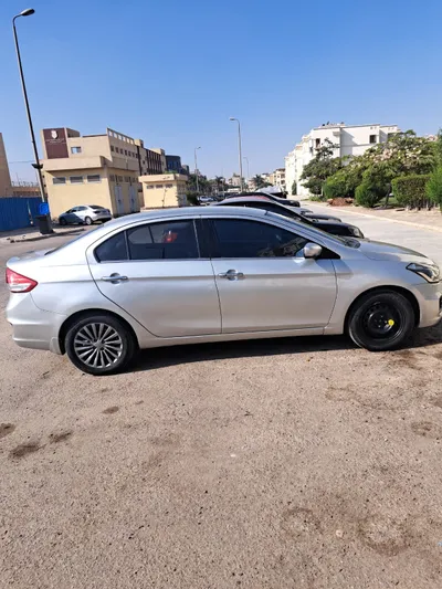 سوزوكي سياز 2015