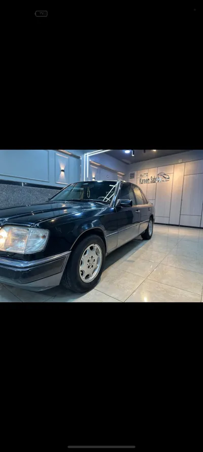 مرسيدس بنز الفئة E 1993
