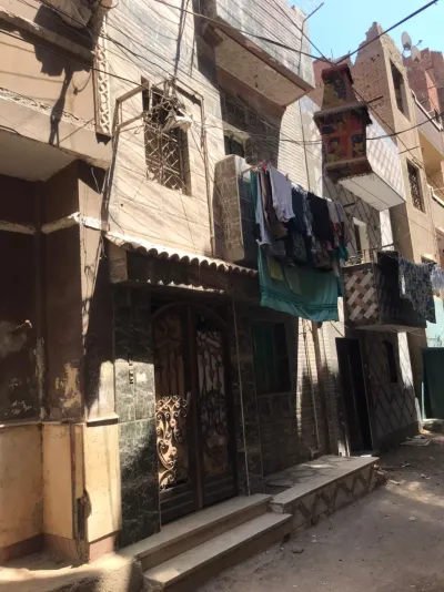 للبيع منزل متواضع اربع ادوار