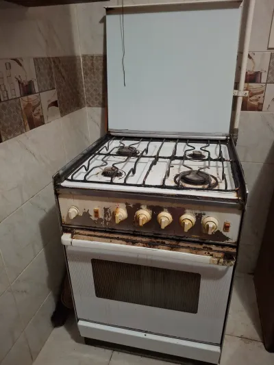 بوتاجاز ٤ شعلة + الفرن مستعمل