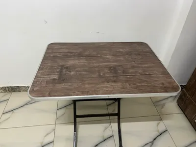طاولة صغيرة