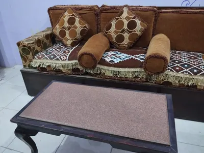 كنب خشب و ترابيزة