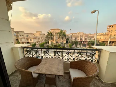 شقة ٢٠٠ متر للبيع بالنرجس ٤ فيلات