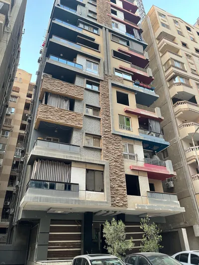 شقه بالمقطم للبيع 