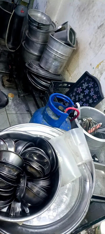 عده مطعم فول و فلافل 