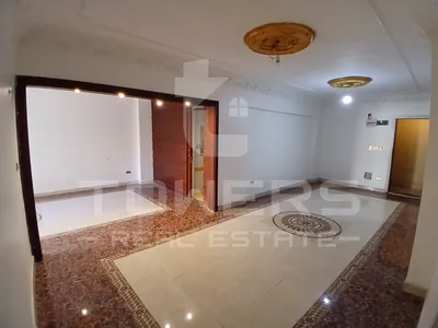 شقة للبيع ب ستانلي بمساحة كبيرة ولوكيشن مميز