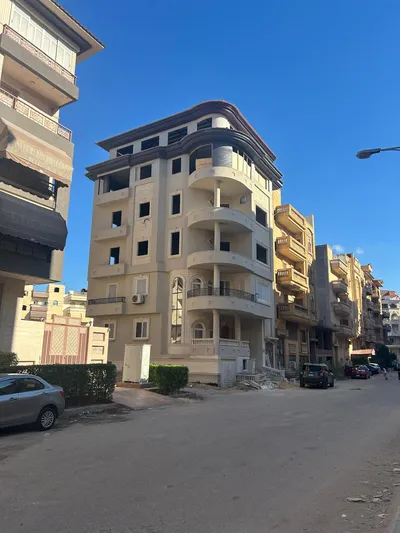 شقةللبيع دمياط الجديدةالحي التالت ١٤شارعابو الخير داخله البش