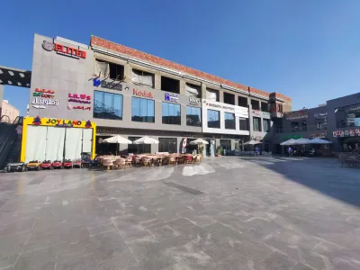 فرصه استثماريه قويه كيوسك للبيع داخل مول the market