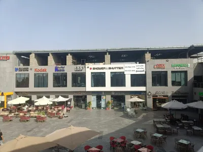 تجاري للبيع متشطب بالكامل 56 متر في مول the MARKET