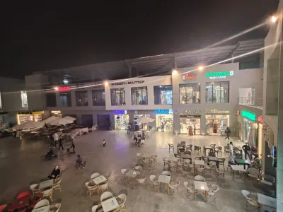 محل تجاري للبيع33 متر متشطب ومتاجر داخل Market mall