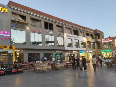 تجاري للايجار 127 في المرحله الثانيه التجاري لوكيشن قوي مول the market