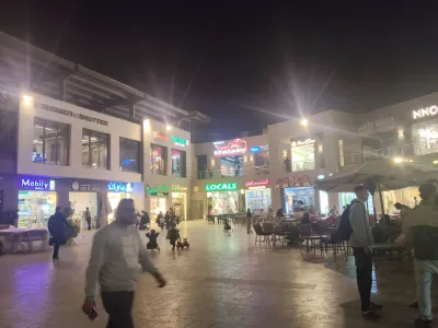 استثمر في محل على البلازا مباشرة بمساحه 56 متر في market mal