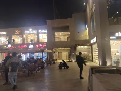 تجاري للبيع 56 متر متشطب في اقوي لوكيشن mall the market